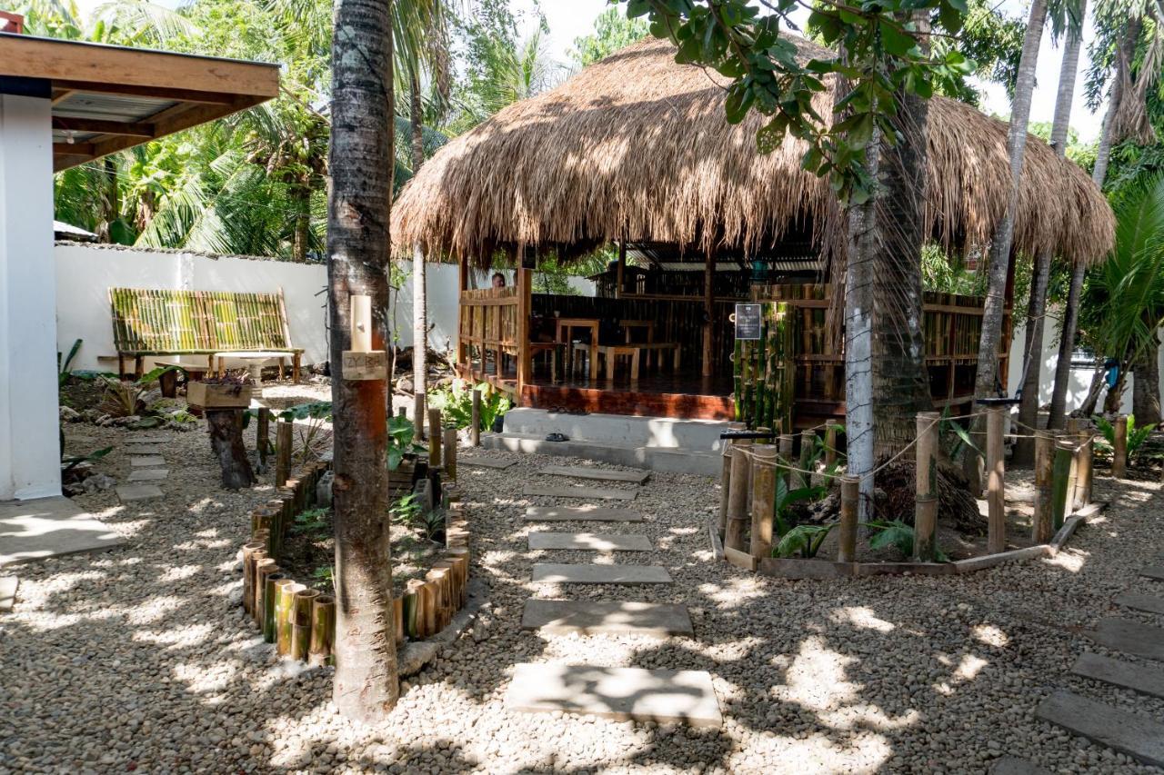 Crazy Bears Hostel Moalboal Exterior foto